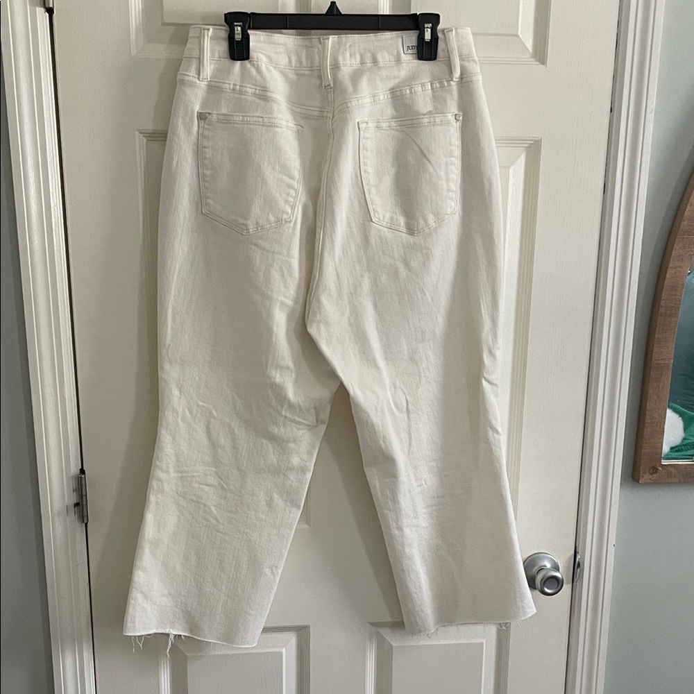 Judy Blue High Rise White Jeans - Picture 5 of 5